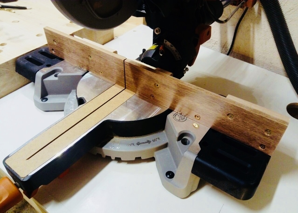 Modification guide de scie à onglet. Zéro Jeu. par Oak sur L'Air