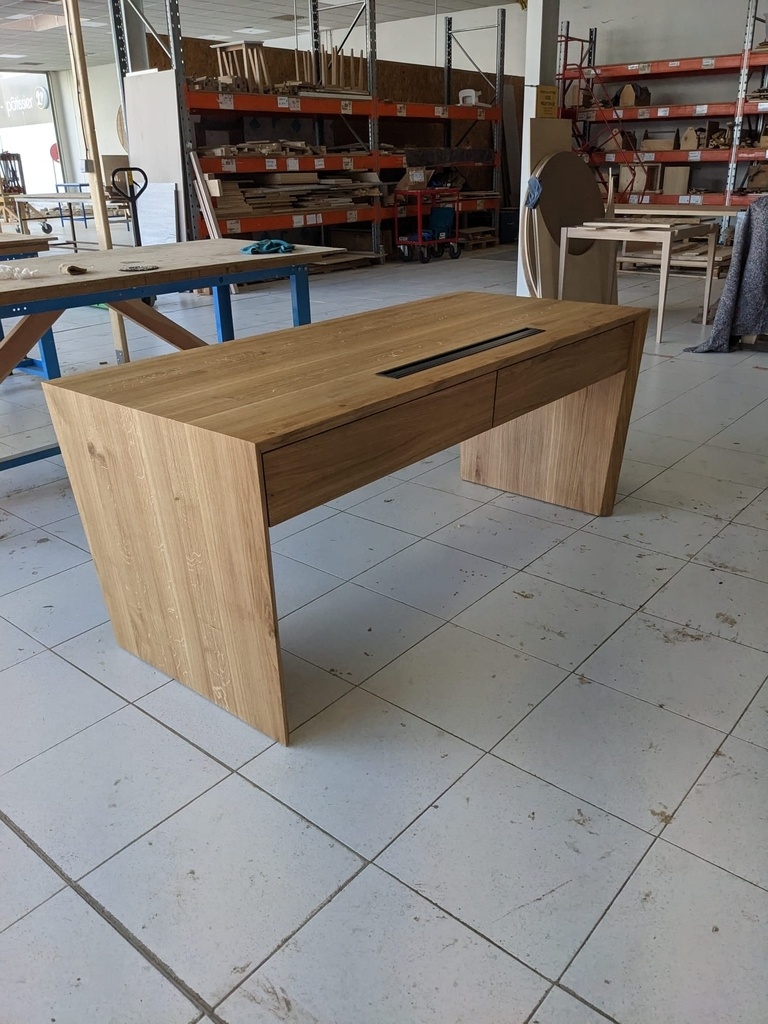 Bureau "waterfall" en chêne massif par Valentin Dems sur L'Air du Bois