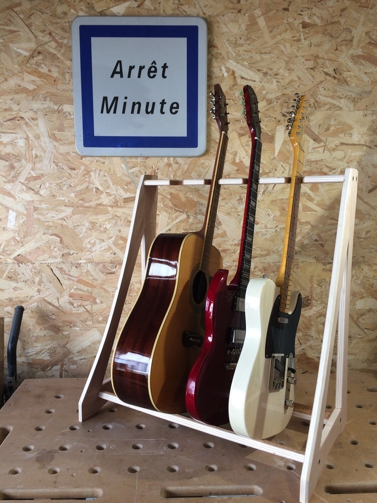 Stand/rack pour guitares par rhuitsept sur L'Air du Bois