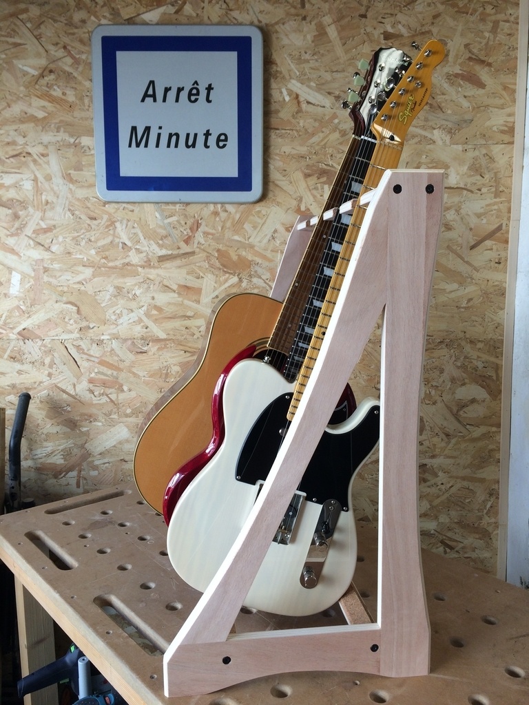 Stand/rack pour guitares par rhuitsept sur L'Air du Bois