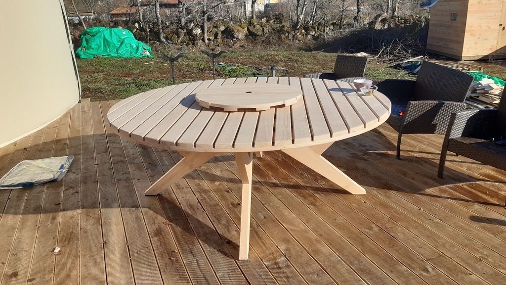 Table de salon de jardin par Gilles43 sur L'Air du Bois