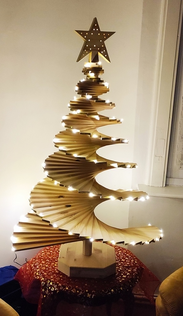 Sapin De Noel En Spirale Par L Atelier De Dimitri Sur L Air Du Bois Sapin De Noel En Spirale Par L Atelier De Dimitri Sur L Air Du Bois