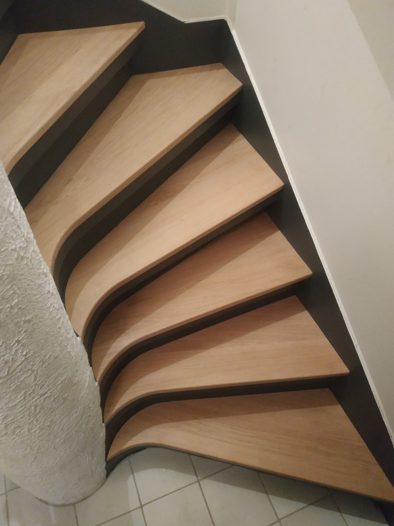 Escaliers Habillage-Système 2-huilé Chêne marches et blanc MDF contremarches 