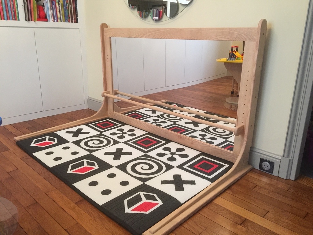 Miroir Montessori Avec Barre Mobile par PLab sur L'Air du Bois