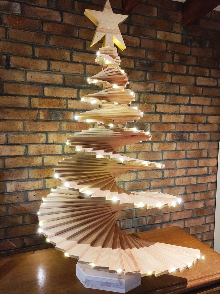 Sapin de Noël en spirale par L'atelier de Dimitri sur L'Air du Bois
