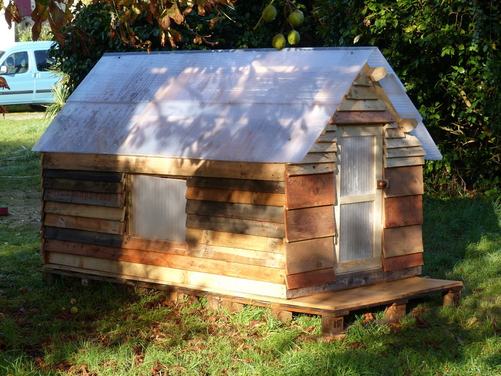 Cabane en kit par bazaretdetours sur L'Air du Bois