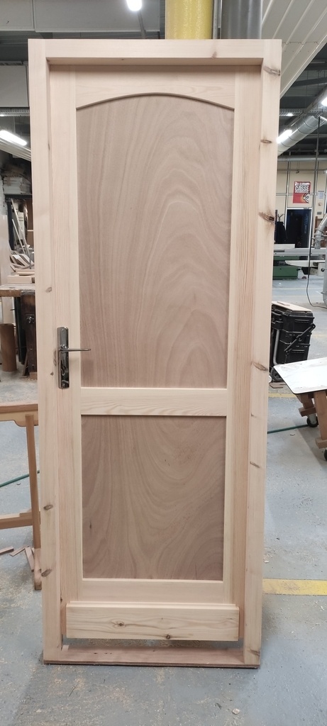 Fabrication et pose façade de placard en bois de sapin rouge portes ouvrant  à la française persiennes à Espiet (33) - Menuiserie Bois Baronnaise