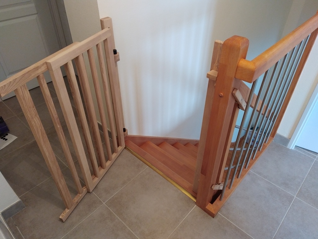 Barrière de sécurité escalier amovible en bois LILA 70/103cm