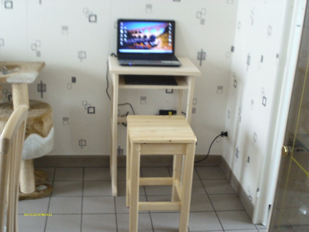 Petit bureau pour ordinateur par toff62 sur L'Air du Bois