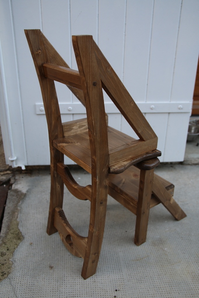 Réalisation d'une chaise escabeau en bois 