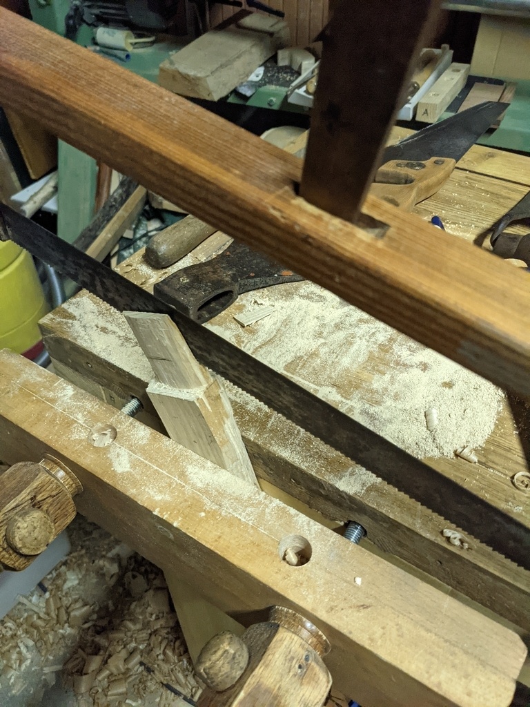 Hache avec manche en bois de frêne 1600 g / 84 cm - D22079 - Outillage -  Fournitures