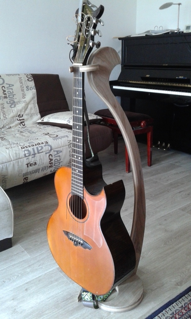 Pieds support Guitare par Bernard74 sur L'Air du Bois