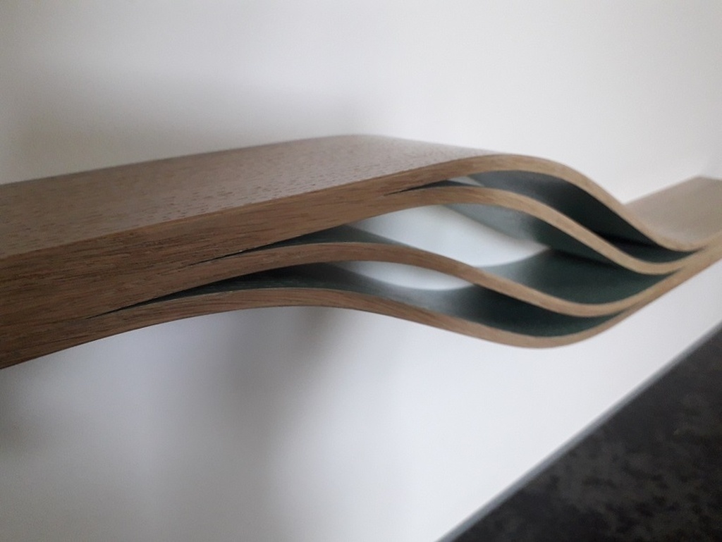 Étagère magnétique Twist Shelf en chêne naturel par Lawa Design