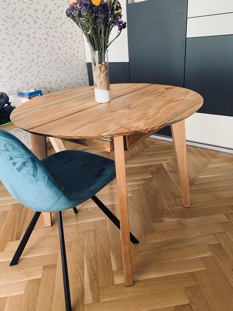 Petite table à manger par jej1603 sur L'Air du Bois