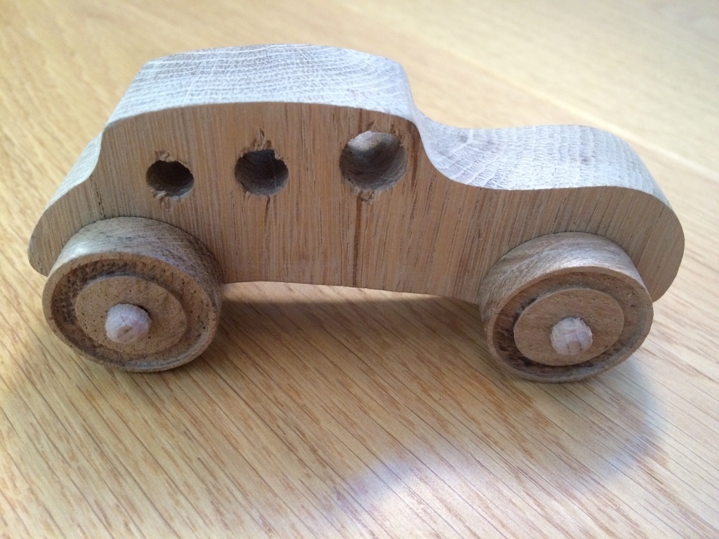 Ma première voiture en bois