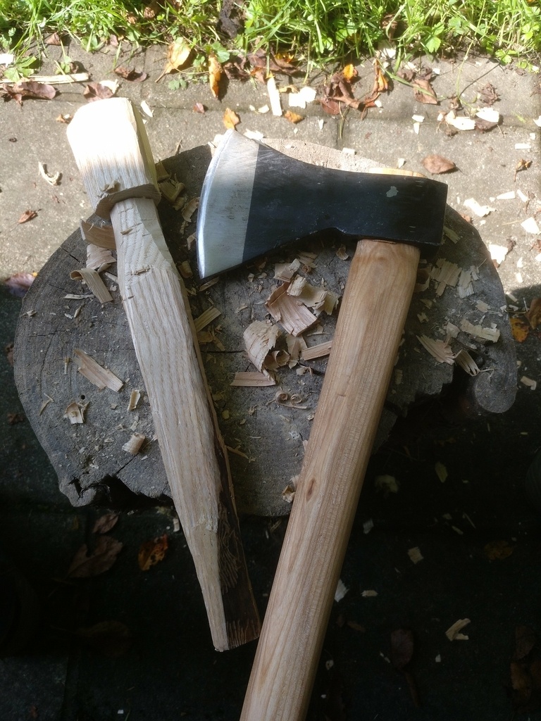 Hachette avec manche en frêne - coupe du bois - Matijardin