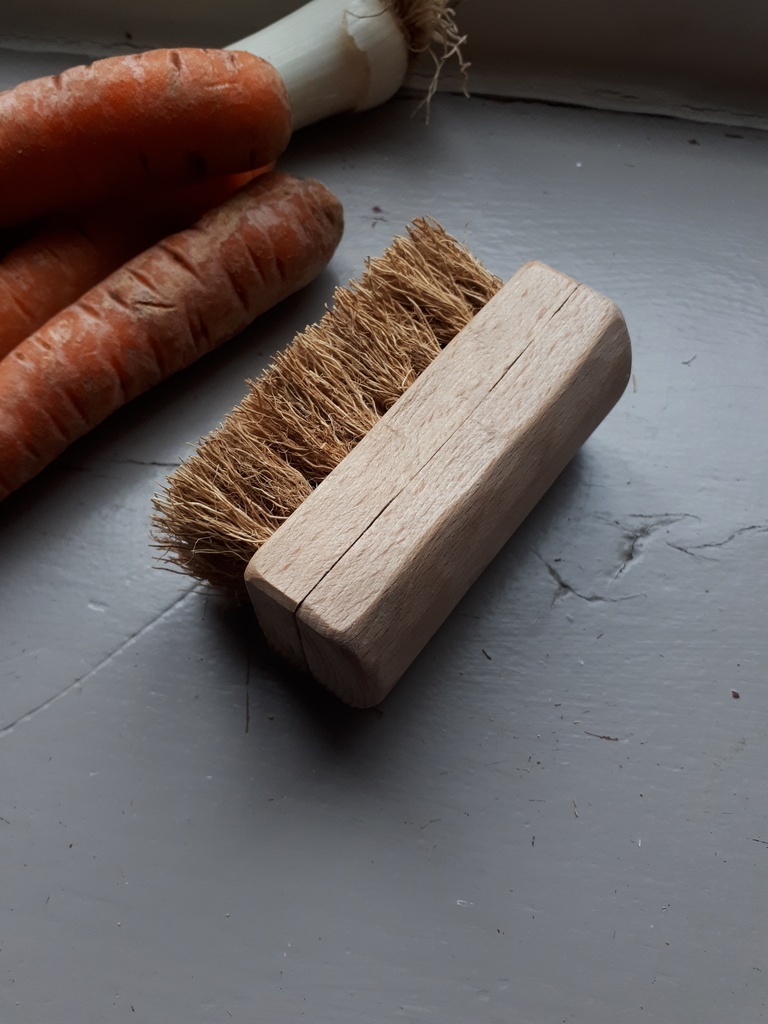 Brosse à légumes en bois