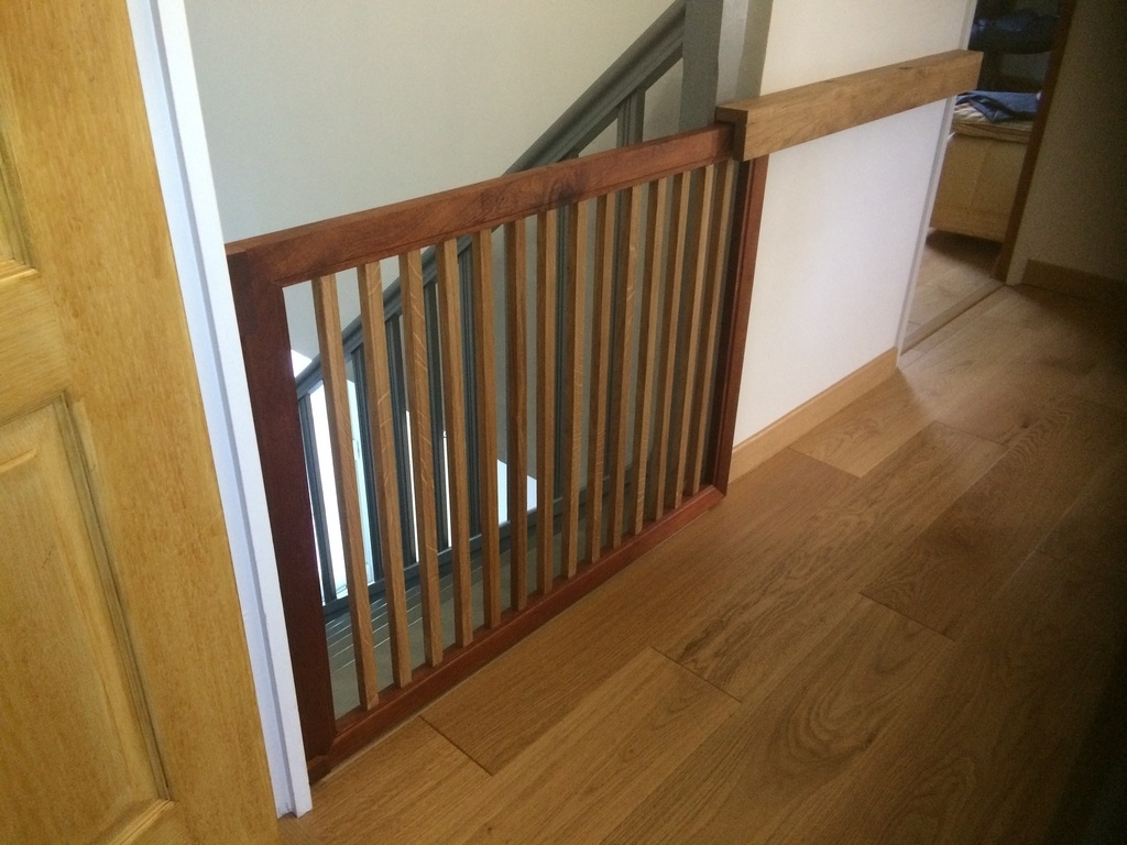 Barrière enfant sur roulettes pour escalier par chboiseu sur L'Air du Bois