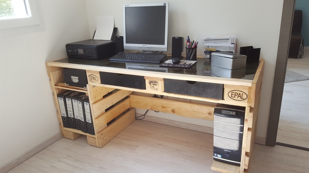 Bureau Palette Et Verre Par Otic Sur L Air Du Bois