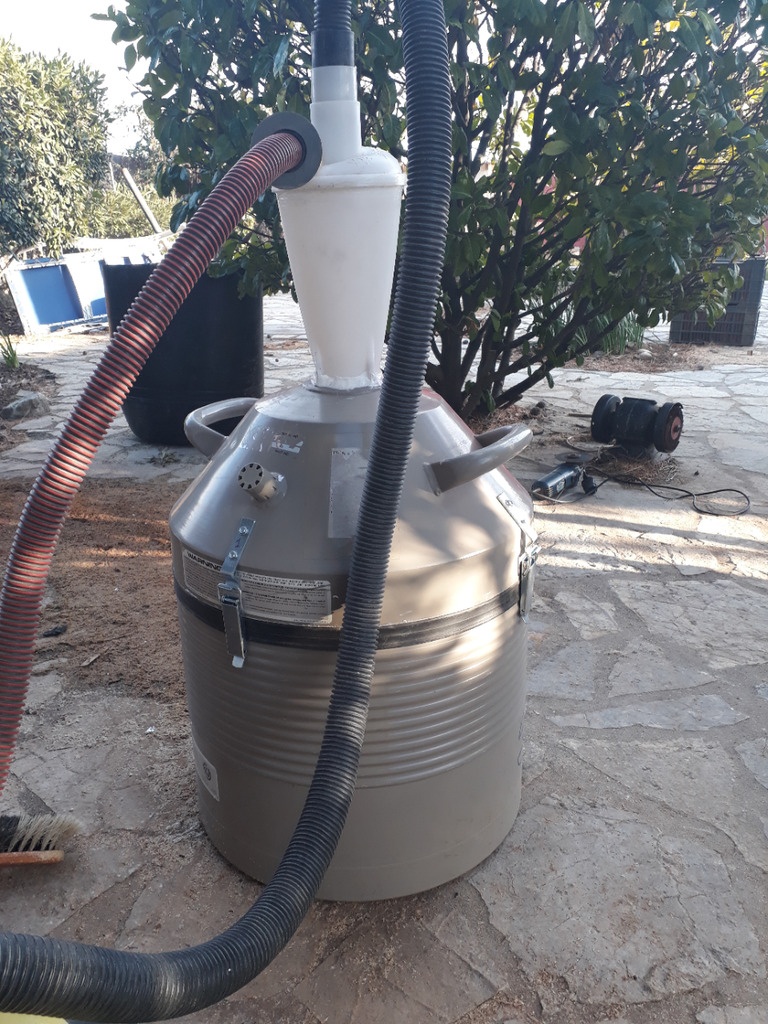 Aspirateur cyclone bombonne d'azote par Le Verre à Bois sur L'Air du Bois