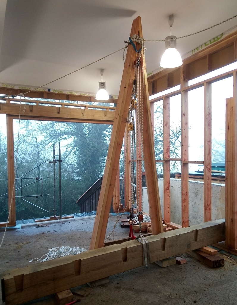 Levage à la chèvre #2. Deux sommiers pour un plancher. par Corps et Bois  sur L'Air du Bois