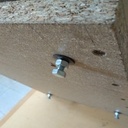 Vis de réglage de la planéité (dessous de la rallonge).