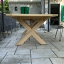 Grande table d’extérieur