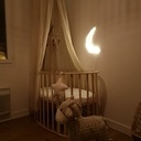 Lit d'enfant à barreaux