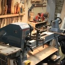 A droite en entrant mon tour à bois AXMINSTER