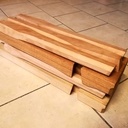 Paire de bancs de sciage démontables, tout à la main