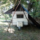 Le tarpavane: un tarp pour abriter la caravane