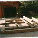 Une petite véranda en matériaux de récupération