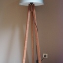 Lampadaire trépied en bois exotique