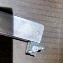 Pince supérieure du balancier et pivot.