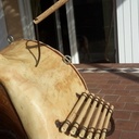 Cabane à oiseaux en platane récupéré.