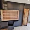 Dressing moderne avec porte ancienne