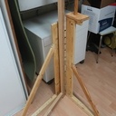 pieds pliés et dévidoir à fil de laine