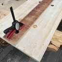 Un guide équerre symétrique pour scie circulaire