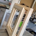 Petite fenêtre en pin .