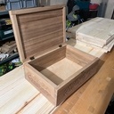 Boîte sculptée pour lettres de fiançailles