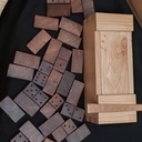 Boite dominos aux outils à main