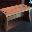 Tabouret pour remplir le poêle à bois.