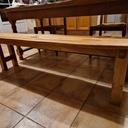 Bancs presque jumeaux en chene recyclé et résineux appétissant