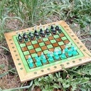 Echiquier à plat chataignier teinté et epoxy vert