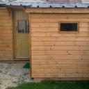 Construction d'une cabane et d'un abri en bois