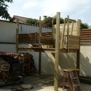 Cabane d'enfants avec stokage de bois
