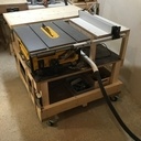 Scie sur table, sur table, sur roulettes.