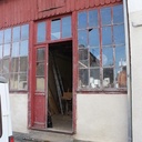 La façade de l'atelier qui n’a pas bougé depuis 1935 (peinture incluse) !