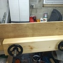 Planche en Chêne transformée en cube à onglets verrouillés