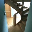 Escalier débillardé ou plutôt à noyau.